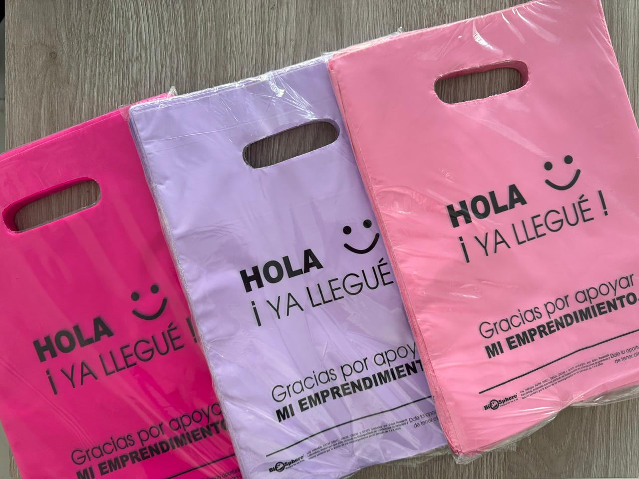 Bolsas plásticas biodegradables ''Hola, ya llegué''.
